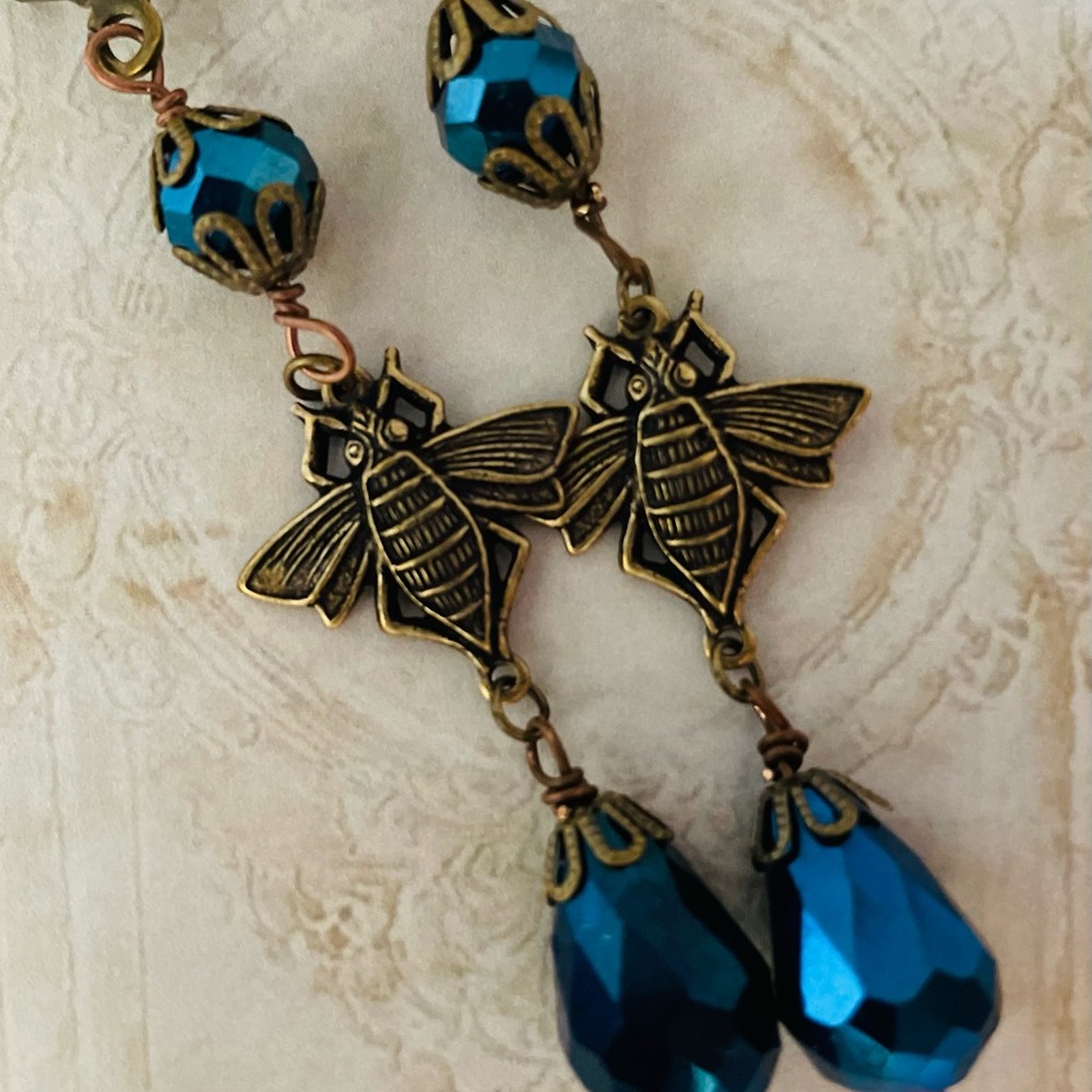 SOLD Art Nouveau Style Brass Bumble Bee Earrings Blue AB Faceted VTG Glass Beads - Picture 2 of 8